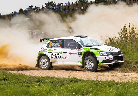 Agrorodeo komandos R5 automobilis