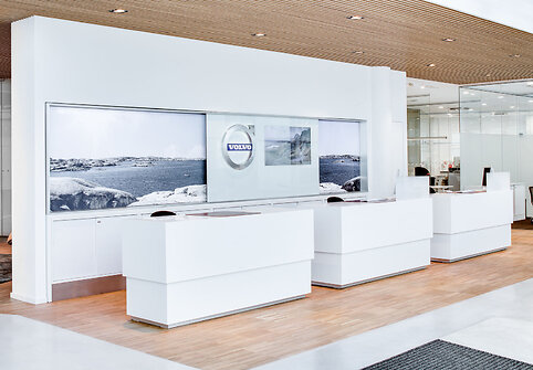 „Volvo Cars“ atnaujina darbą