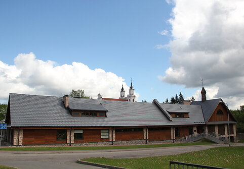 Vilniaus Kalvarijų vienuolynas (stogas su &bdquo;Turmalin&ldquo; čerpėmis)
