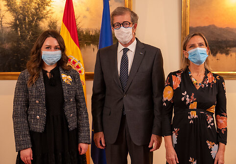 Apdovanojimo įteikimas VDU dėstytojai V.Žiūraitei