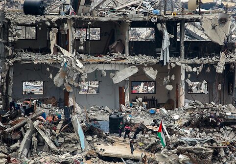Griuvėsiai po Izraelio smūgio Gazos Ruože / BASHAR TALEB / AFP