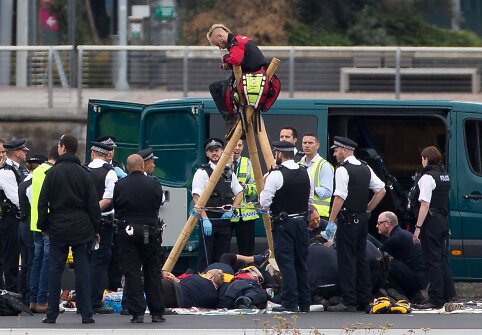 Judėjimo &bdquo;Black Lives Matter&ldquo; protestuotojai blokavo Londono oro uostą