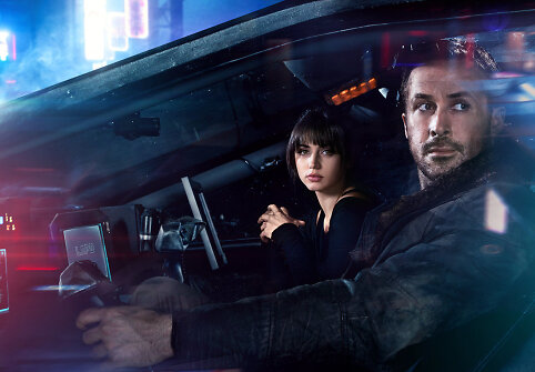 Ana de Armas ir Ryanas Goslingas filme &bdquo;Bėgantis skustuvo a&scaron;menimis 2049&ldquo;