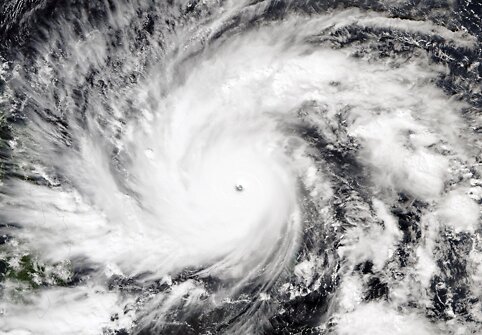 Prie Filipinų artėja galingas taifūnas Hagupitas