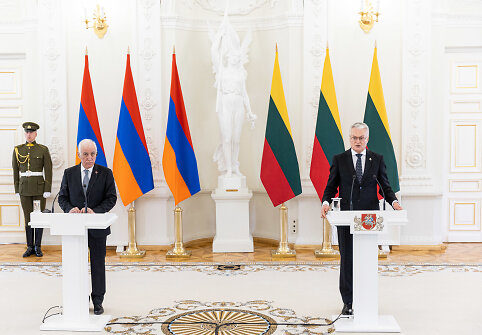 Vaagnas Chačaturianas, Gitanas Nausėda