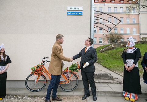 Vilniuje atidengta gatvės lentelė olandų kalba