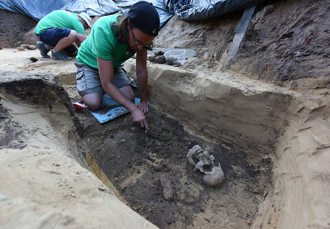 Archeologiniai tyrimai Gedimino pilies kalno aik&scaron;telėje