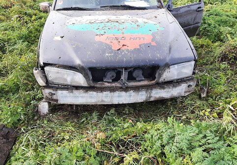 Jaunuolis su vogtu automobiliu nulėkė į griovį