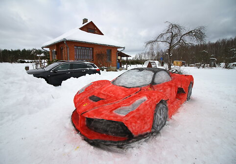 I&scaron; sniego nulipdytas &bdquo;Ferrari LaFerrari&ldquo;