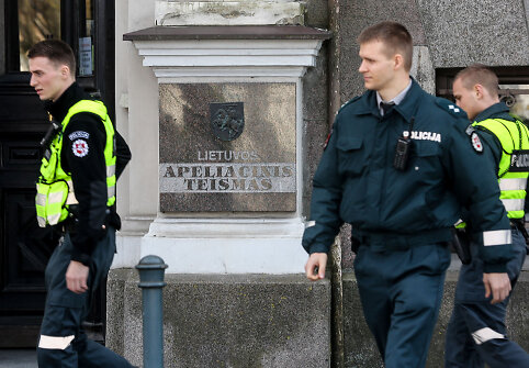 Gavus pranešimą apie neva užminuotą Vilniaus apygardos teismą buvo evakuotas pastatas