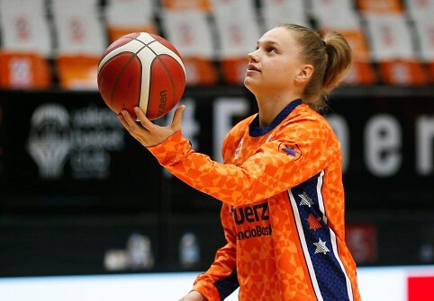 Laura Ju&scaron;kaitė &scaron;į sezoną atstovauja &bdquo;Valencia&ldquo; komandai.