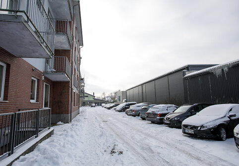 Automobiliai A.Strazdo gatvės namo kieme
