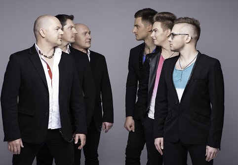 I&scaron; kairės: &bdquo;16 Hz&ldquo; nariai Petras Jucevičius, Skaidrius-Hardas Varslauskas, Robertas Jucevičius ir &bdquo;16 Hz Tribute&ldquo;: Evaldas Ragelis, Žilvinas Lipnickas, Matas Kaunietis