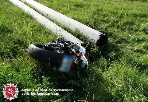 Avarija pasibaigusios dviejų chuligani&scaron;kų motociklininkų gaudynės Alytuje