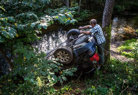 Patekęs į avariją kontrabandininkų žvalgų automobilis
