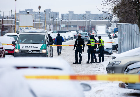 &Scaron;iaurės garažuose policija laužiasi ne tik į juos, bet ir į ten esančius seifus