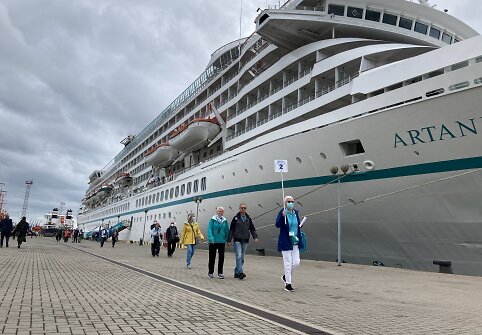 Į Klaipėdą po dvejų metų pertraukos įplaukė kruizinis laivas, atplukdęs beveik 700 turistų. 