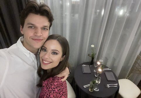 Justė Žičkutė su &scaron;irdies draugu Tomu / Asmeninio albumo nuotr.