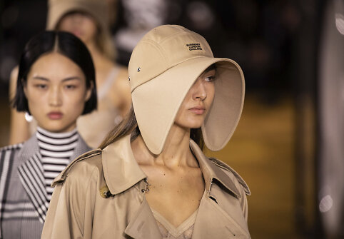 &bdquo;Burberry&ldquo; kolekcijos modelis