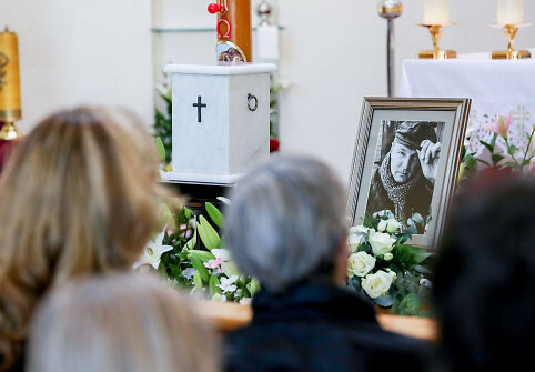 Atsisveikinantieji su Daliumi Mertinu  &scaron;v. Mi&scaron;iose Pilaitėje