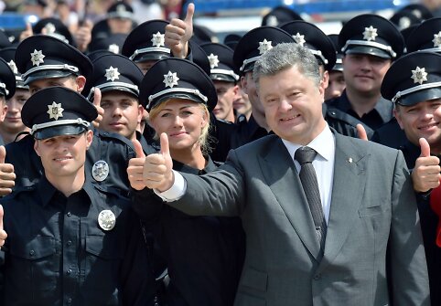 Petro Poro&scaron;enko su naujaisiais policijos patruliais