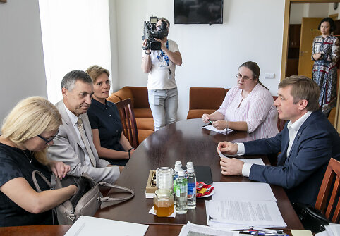 Kristina Garuolienė, Gintaras Kacevičius, Julita Varanauskienė, Agnė &Scaron;irinskienė, Ramūnas Karbauskis