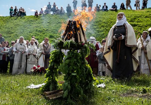 Naujosios Romuvos krivės, Inijos Trinkūnienės, į&scaron;ventinimas ant Gedimino kalno