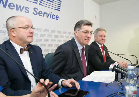I&scaron; kairės: Juozas Olekas, Algirdas Butkevičius, Algirdas Sysas