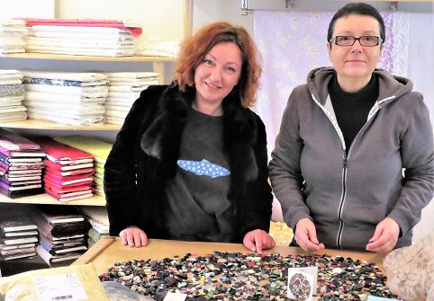Lilija Valatkienė ir Reda Jacikevičienė priėmė pirmuosius sagų siuntinius