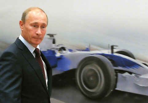 B.Ecclestone'as ir V.Putinas pasirašė sutartį dėl F1 lenktynių Rusijoje
