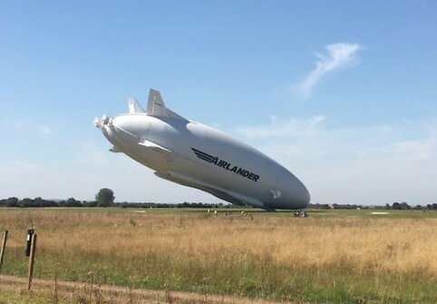 Nukrito didžiausias pasaulyje orlaivis &bdquo;Airlander 10&ldquo;