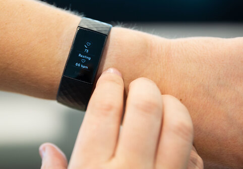 Išmanusis laikrodis „Fitbit Charge 4“
