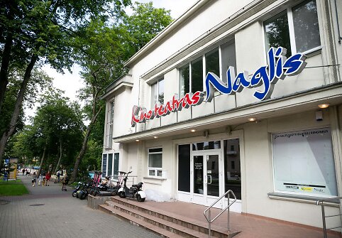 Renovacijai uždarytas kino teatras &bdquo;Naglis&ldquo; Palangoje