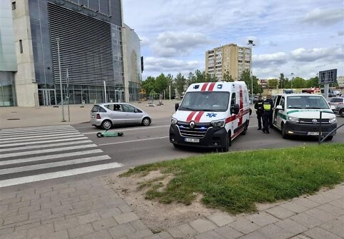 Panevėžyje nukentėjo paspirtuku važiavusi mergina