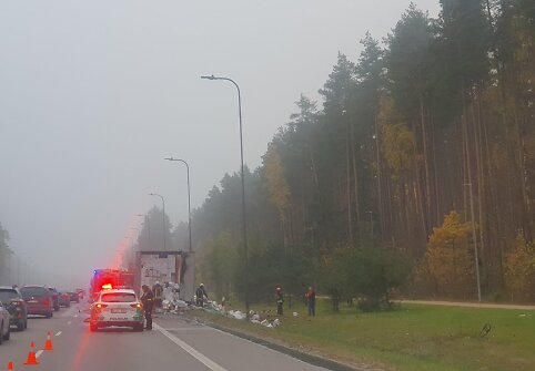 Vilniuje degė vilkiko priekaba. 