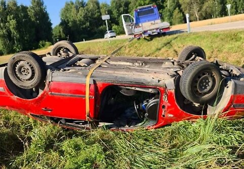 Kretingos rajone vertėsi kiek įkau&scaron;usio jaunuolio vairuojamas automobilis