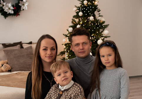 Inetos Puzaraitės-Žvagulienės ir Ąžuolo Žvagulio kalėdinė fotosesija