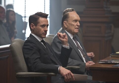Robertas Downey jaunesnysis ir Robertas Duvallis filme „Teisėjas“