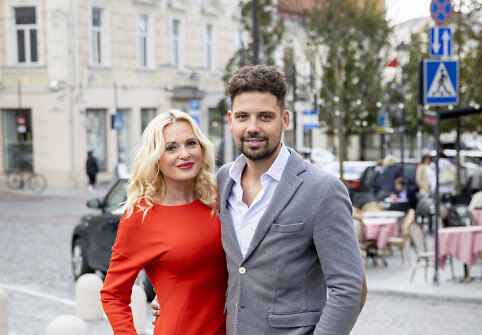 Austrių gliaudymo čempionato akimirka