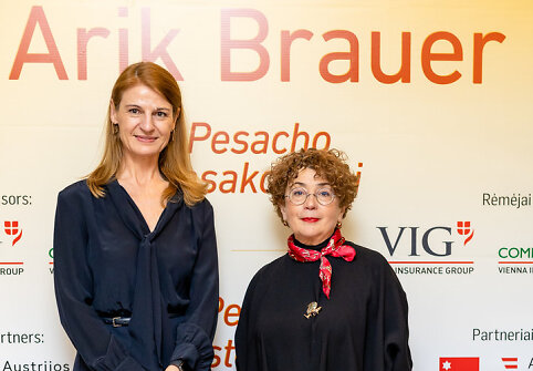 Austrijos ambasadorė Lietuvai Yvvone Raffaela Toncic-Sorinj ir Lietuvos žydų (litvakų) bendruomenės pirmininkė Faina Kukliansky