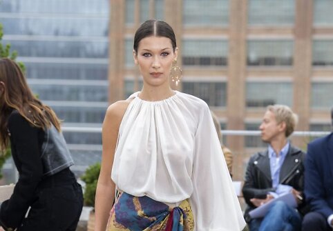 &bdquo;Oscar de la Renta&ldquo; 2019 m. pavasario ir vasaros kolekcijos modelis