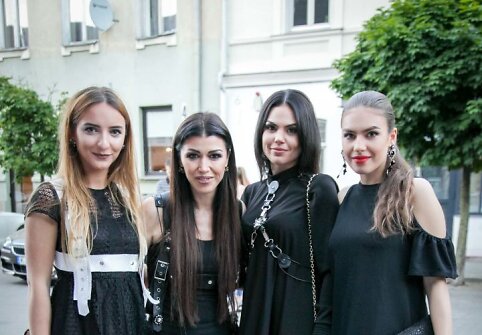Elvyra Monginienė su bičiulėmis