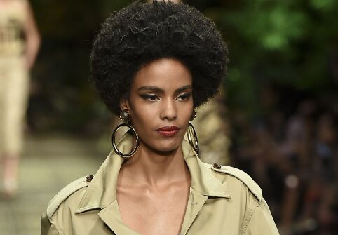 &bdquo;Dolce & Gabbana&ldquo; 2020 m. pavasario ir vasaros kolekcijos modelis