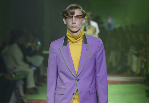 „Gucci“ 2017 m. pavasario-vasaros vyrų kolekcijos modelis