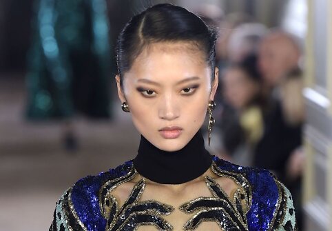 &bdquo;Elie Saab&ldquo; 2019&ndash;2020 m. rudens ir žiemos kolekcijos modelis