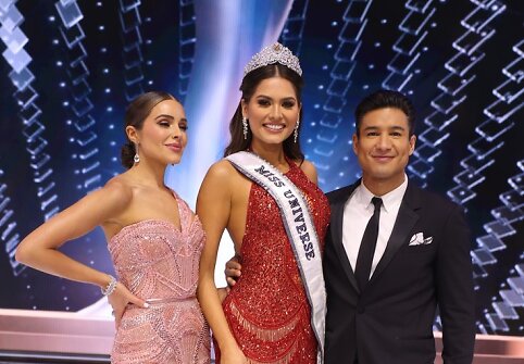 Olivia Culpo, Andrea Meza ir Mario Lopezas