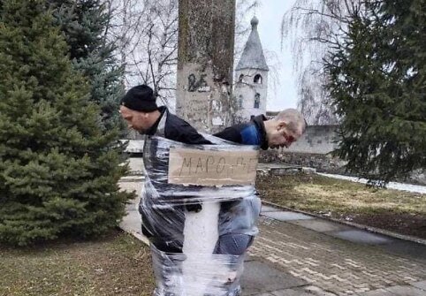 Ukrainoje plė&scaron;ikai ri&scaron;ami prie gėdos stulpų