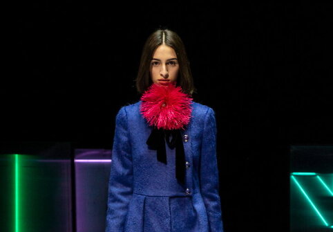 &bdquo;Emporio Armani&ldquo; 2021&ndash;2022 m. rudens ir žiemos kolekcijos modelis