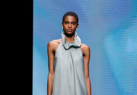&bdquo;Giorgio Armani&ldquo; 2021 m. pavasario ir vasaros kolekcijos modelis
