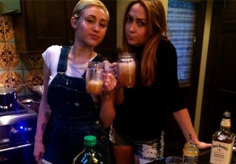 Miley Cyrus su seserimi Brandy